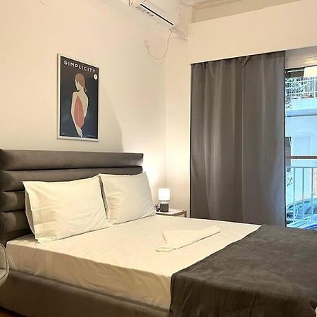 Pame Rentals - Ideal For 2 In Pagrati Athena Bagian luar foto