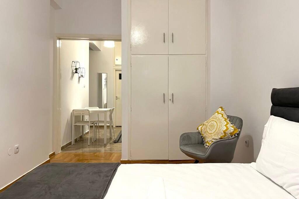 Pame Rentals - Ideal For 2 In Pagrati Athena Bagian luar foto