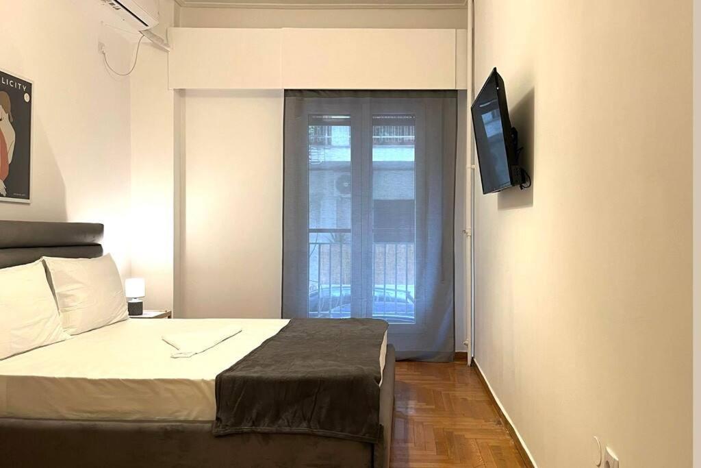 Pame Rentals - Ideal For 2 In Pagrati Athena Bagian luar foto