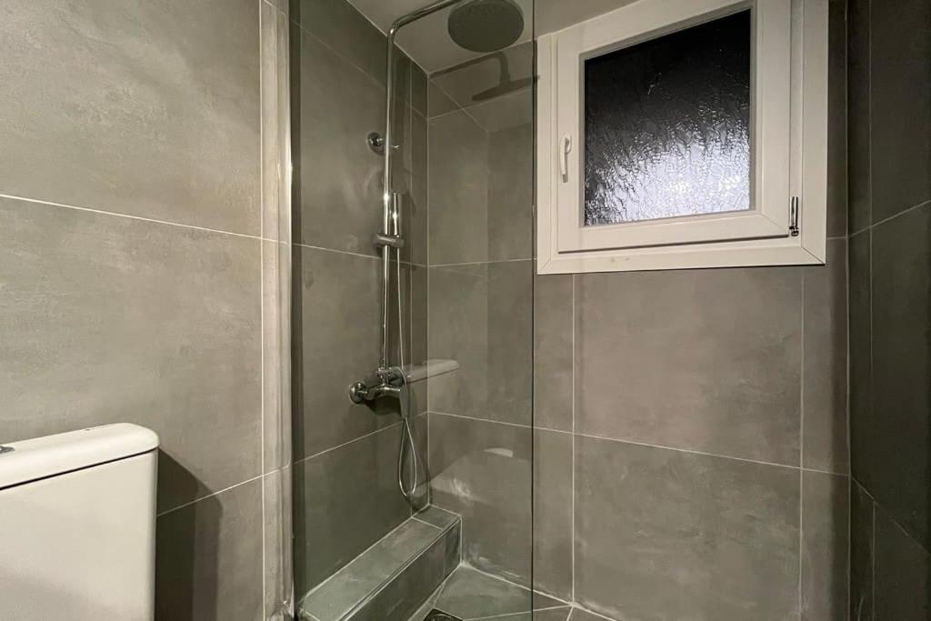 Pame Rentals - Ideal For 2 In Pagrati Athena Bagian luar foto