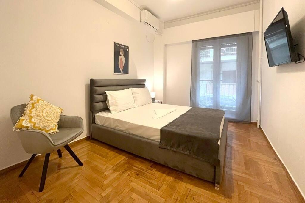 Pame Rentals - Ideal For 2 In Pagrati Athena Bagian luar foto