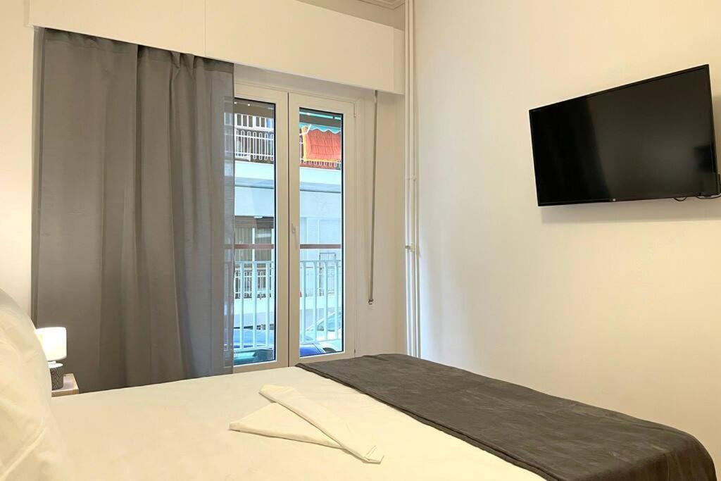 Pame Rentals - Ideal For 2 In Pagrati Athena Bagian luar foto